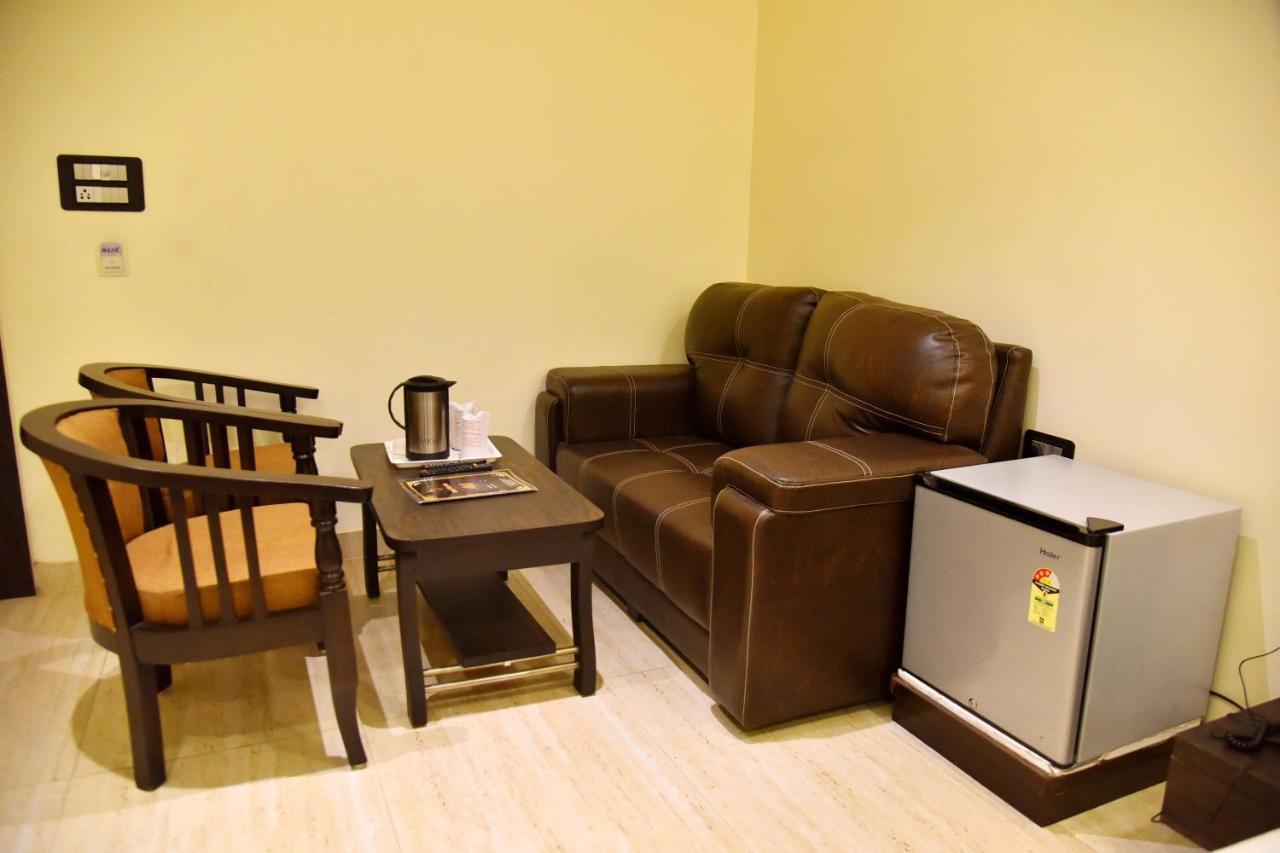 Hotel Vinayak ラクナウ エクステリア 写真